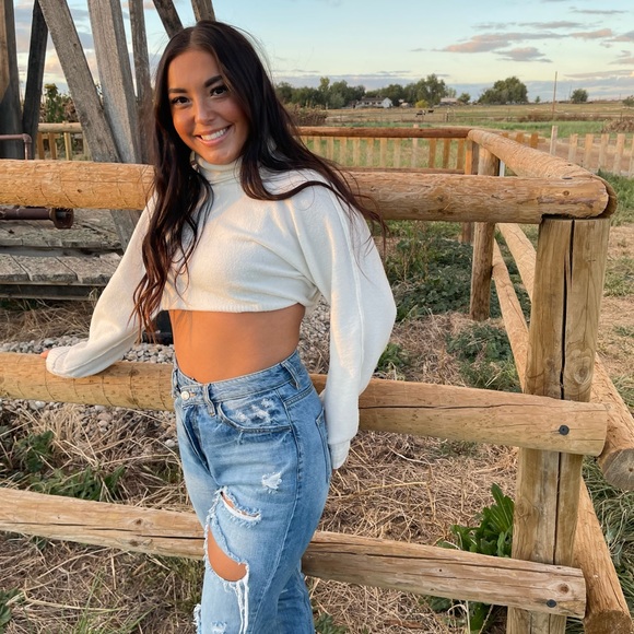 Meet your Posher, Tegan - Picture 1 of 6